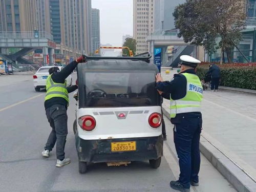 駐馬店市區多輛三輪、四輪電動車被拖走，交警發布重要道路機動車輛生產提醒